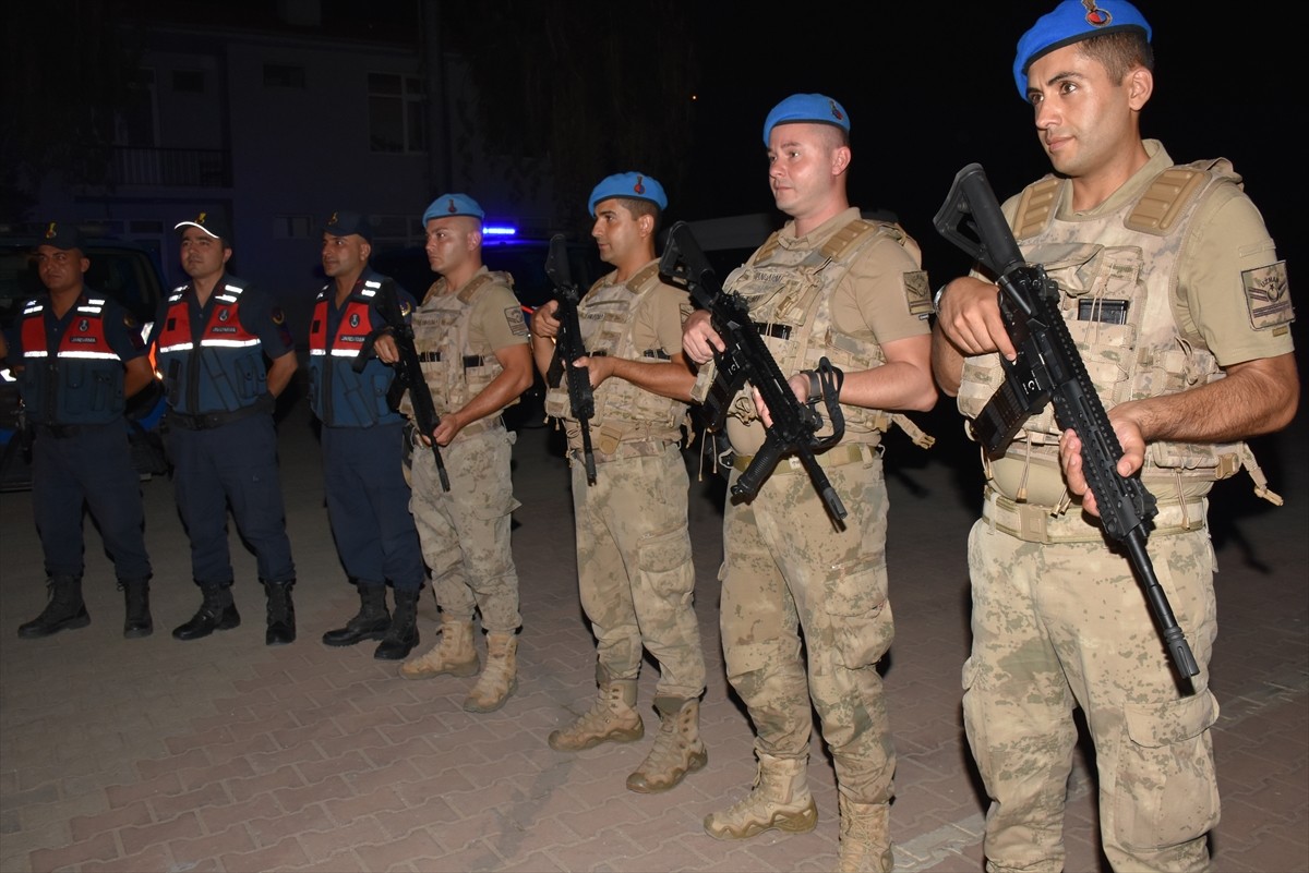 Aydın'ın Germencik ilçesinde jandarma ekiplerince incir ve zeytin bahçelerindeki hırsızlıkların...