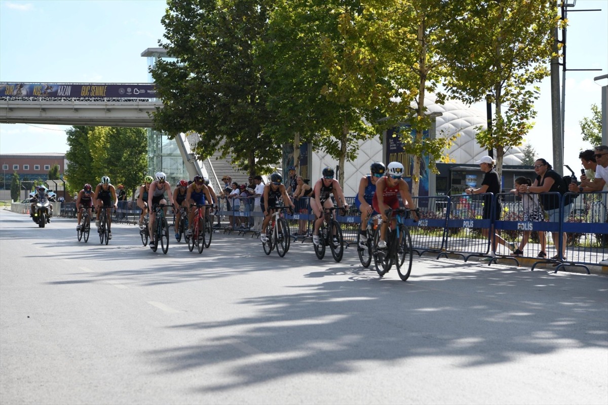 Balıkesir Büyükşehir Belediyesi ve Türkiye Triatlon Federasyonunun işbirliğiyle organize edilen...