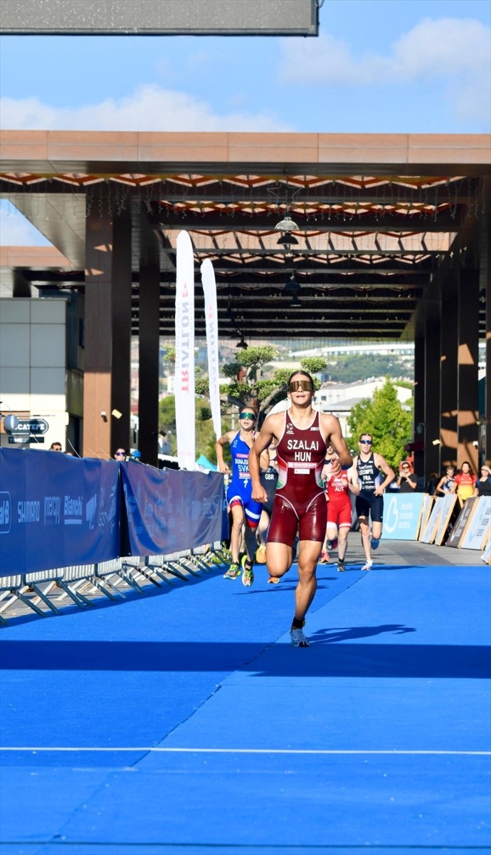 Balıkesir Büyükşehir Belediyesi ve Türkiye Triatlon Federasyonunun işbirliğiyle organize edilen...