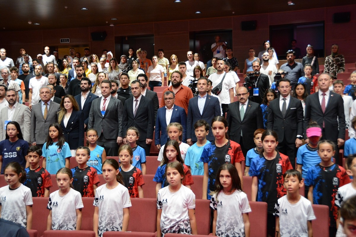 Balıkesir Büyükşehir Belediyesi ve Türkiye Triatlon Federasyonunun işbirliğiyle organize edilen...