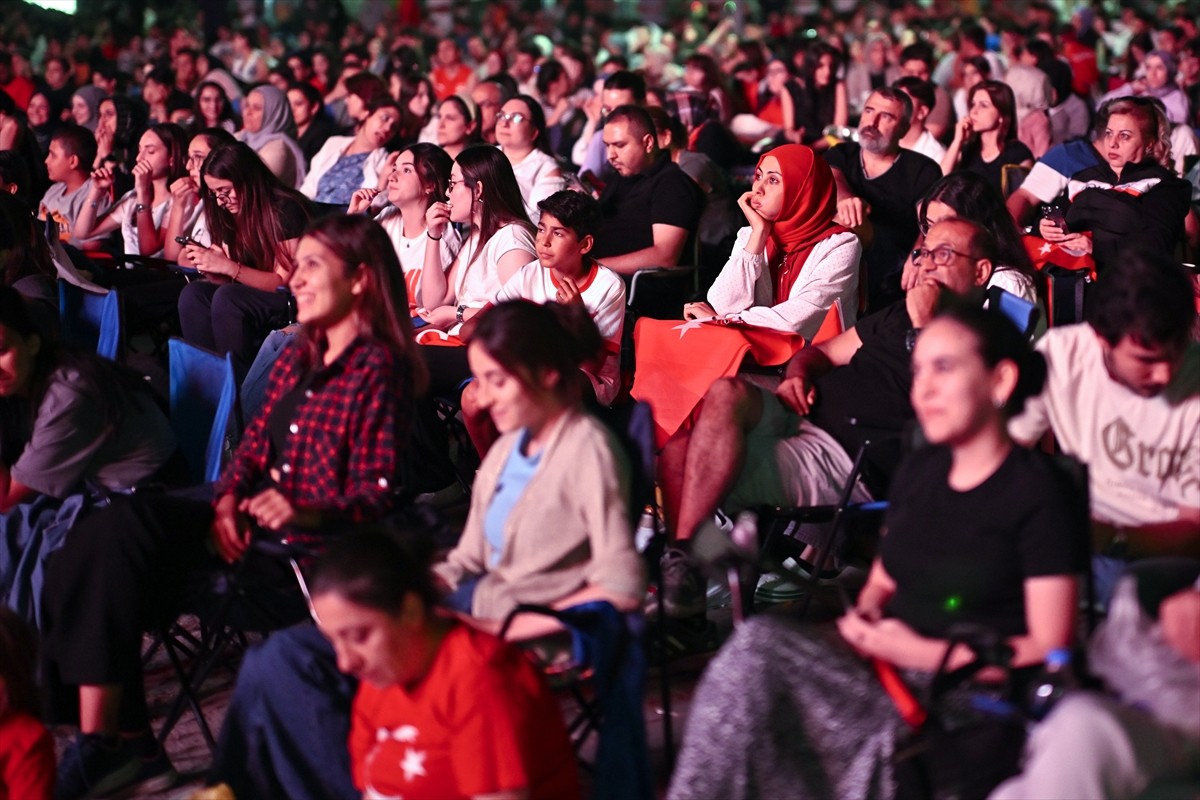 Başkentliler, A Milli Kadın Voleybol Takımı'nın, Paris 2024 Olimpiyat Oyunları'nın yarı final...