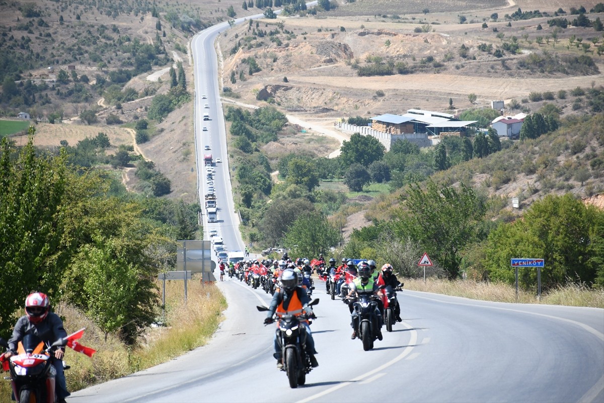 Bilecik'te Valilik öncülüğünde, Bilecik Motosiklet Derneğince "1299 Saygı Sürüşü"...