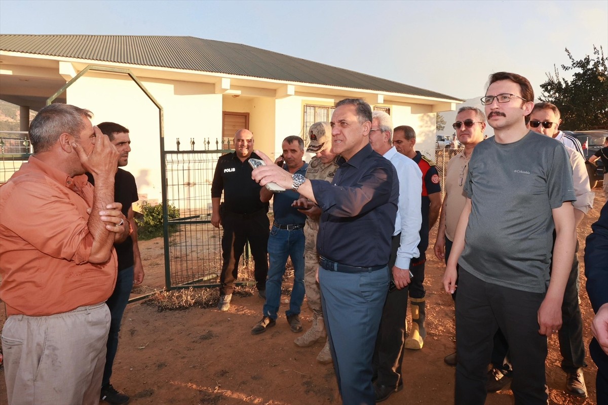 Bingöl'ün Genç ilçesinde çıkan orman yangını ekiplerin müdahalesiyle kontrol altına alındı. Yangın...