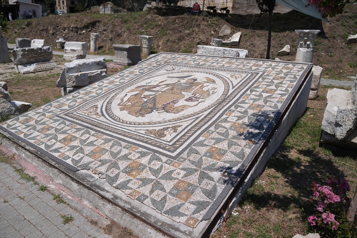 Bu yıl 3'üncüsü düzenlenen "Dünya Düzce Günleri", Prusias ad Hypium Antik Kenti ziyaretiyle...