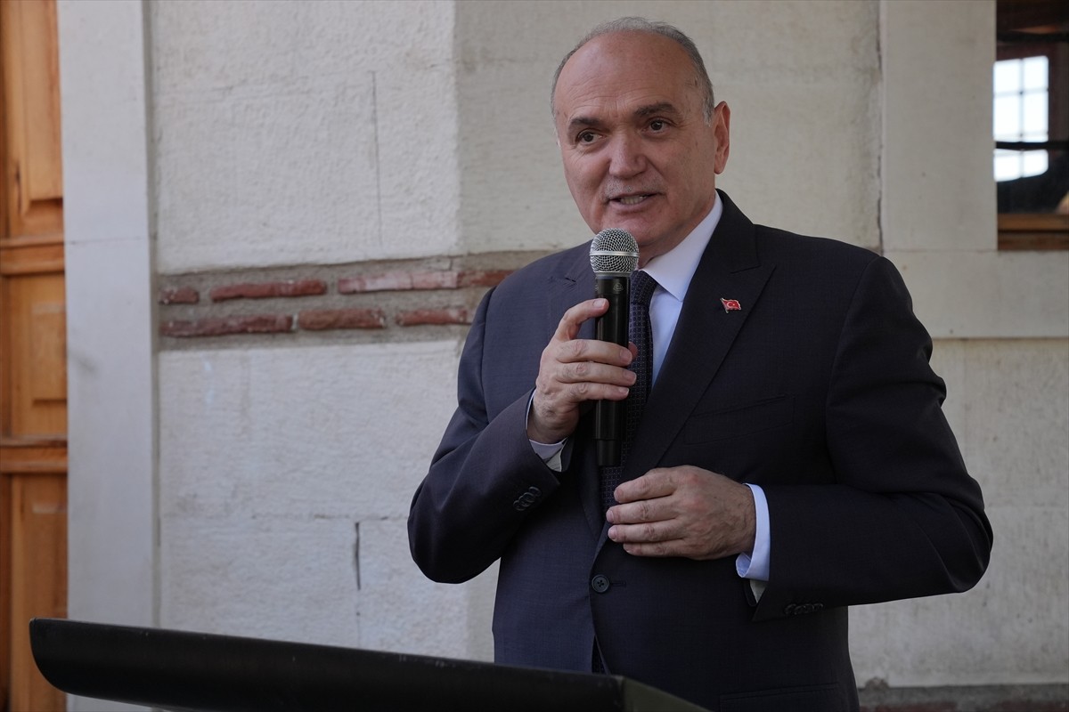 Bu yıl 3'üncüsü düzenlenen "Dünya Düzce Günleri", Prusias ad Hypium Antik Kenti ziyaretiyle...