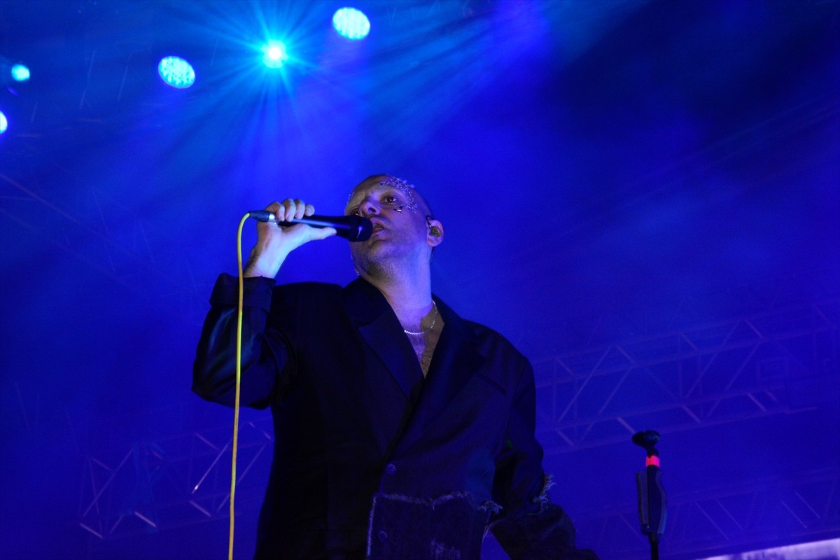 Bu yıl 62’ncisi düzenlenen "Uluslararası Bursa Festivali"nde Büyük Ev Ablukada müzik grubu sahneye...