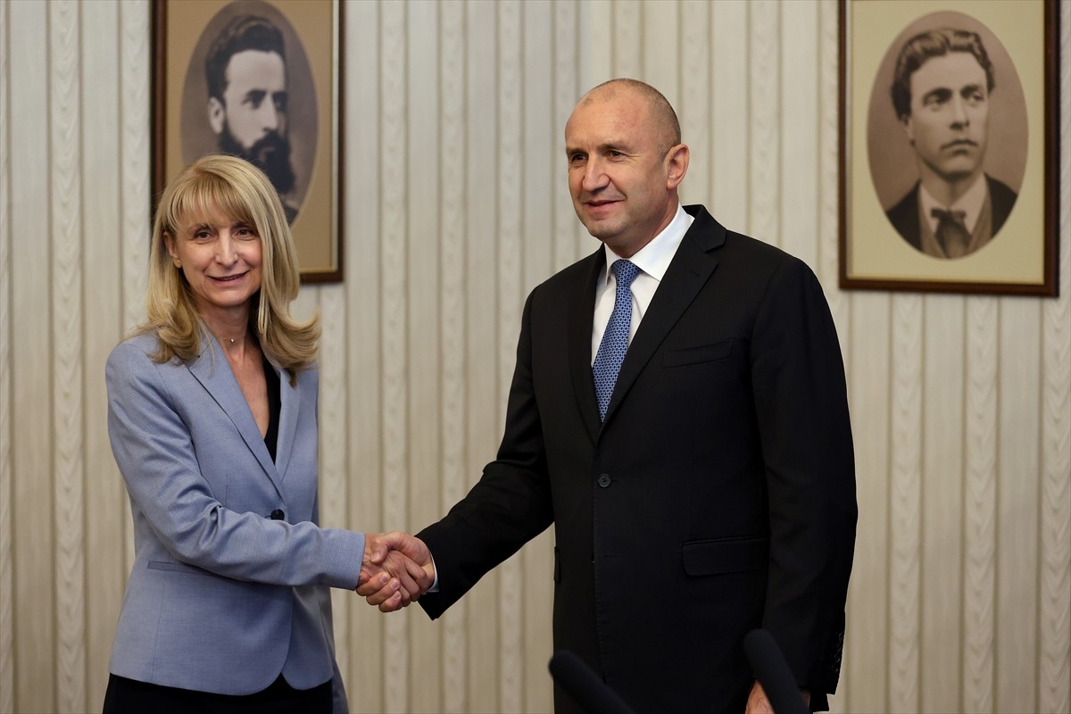 Bulgaristan Cumhurbaşkanı Rumen Radev (sağda), Sayıştay Başkan Yardımcısı Goritsa...