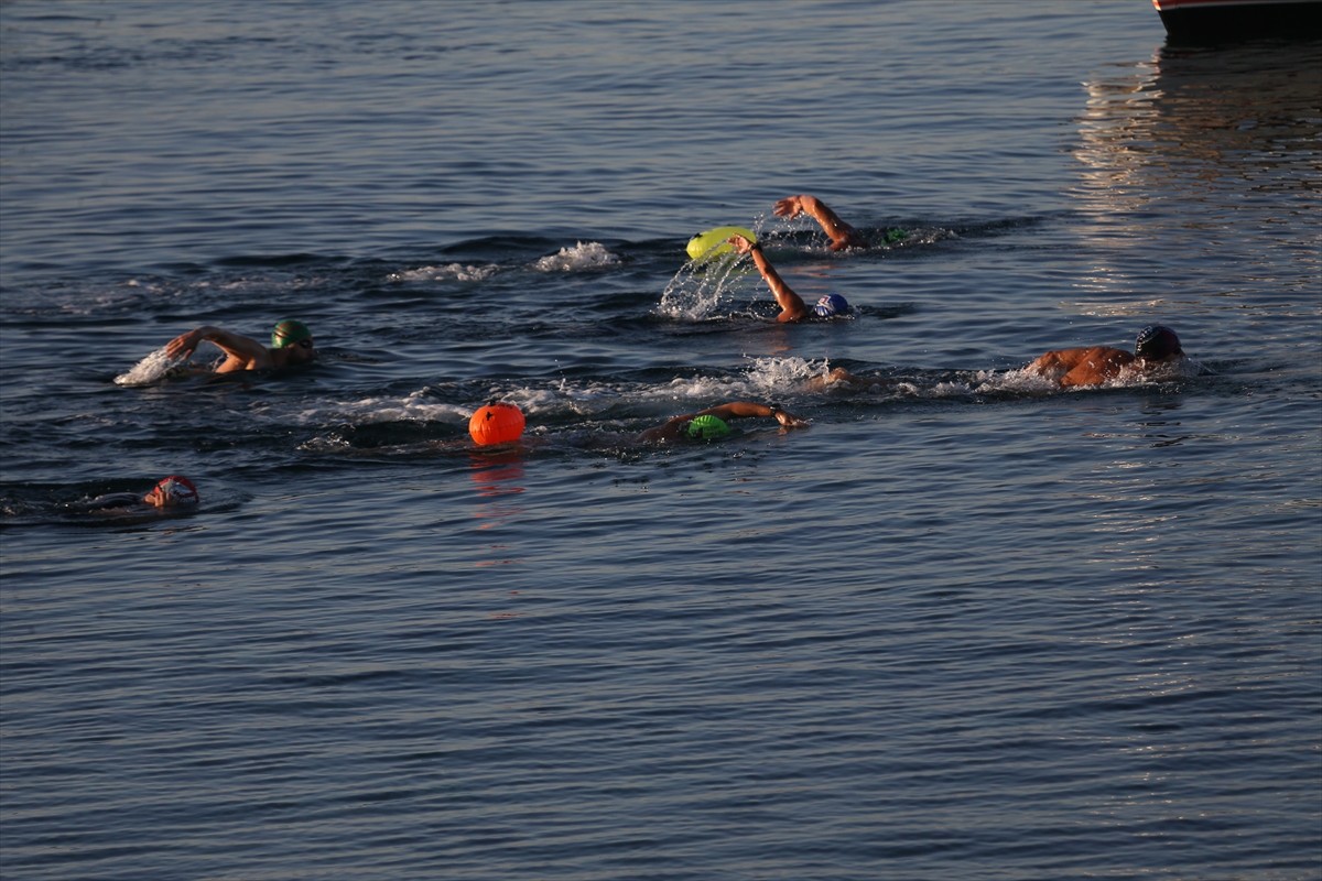Çanakkale'de, Boğaziçi Olimpik Yüzme Kulübünce, Çanakkale Valiliği ile Türkiye Yüzme...