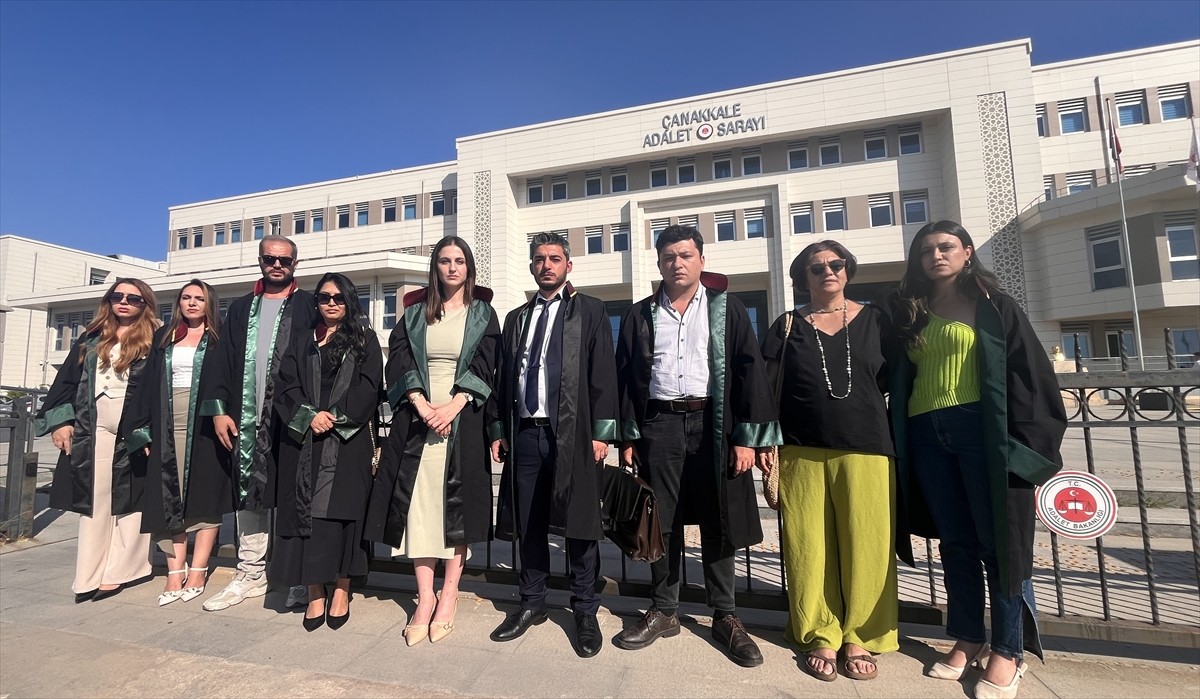 Çanakkale'nin Biga ilçesinde ayrı yaşadığı karısını boğduğu gerekçesiyle tutuklanan sanık ile ona...