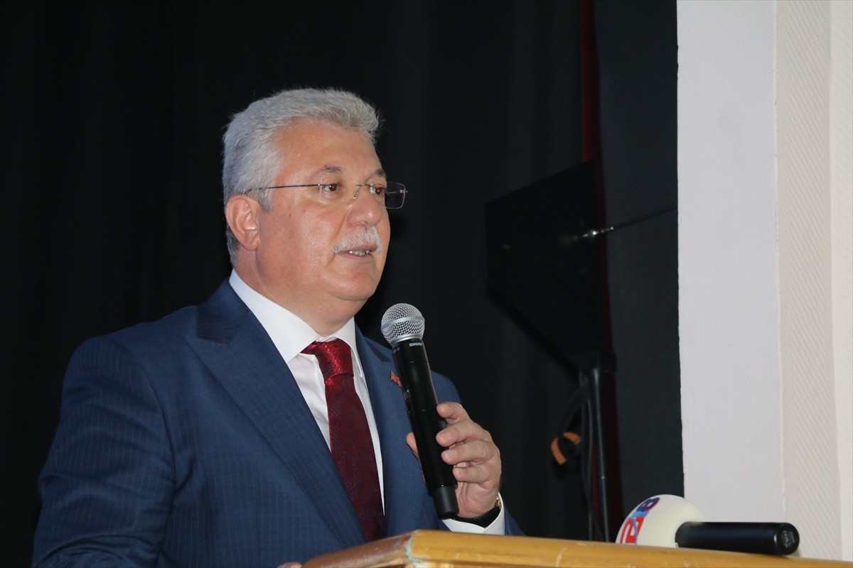 Çankırı'da, Atatürk Kültür Merkezi'nde AK Parti İl Danışma Meclisi programı düzenlendi. Programa...