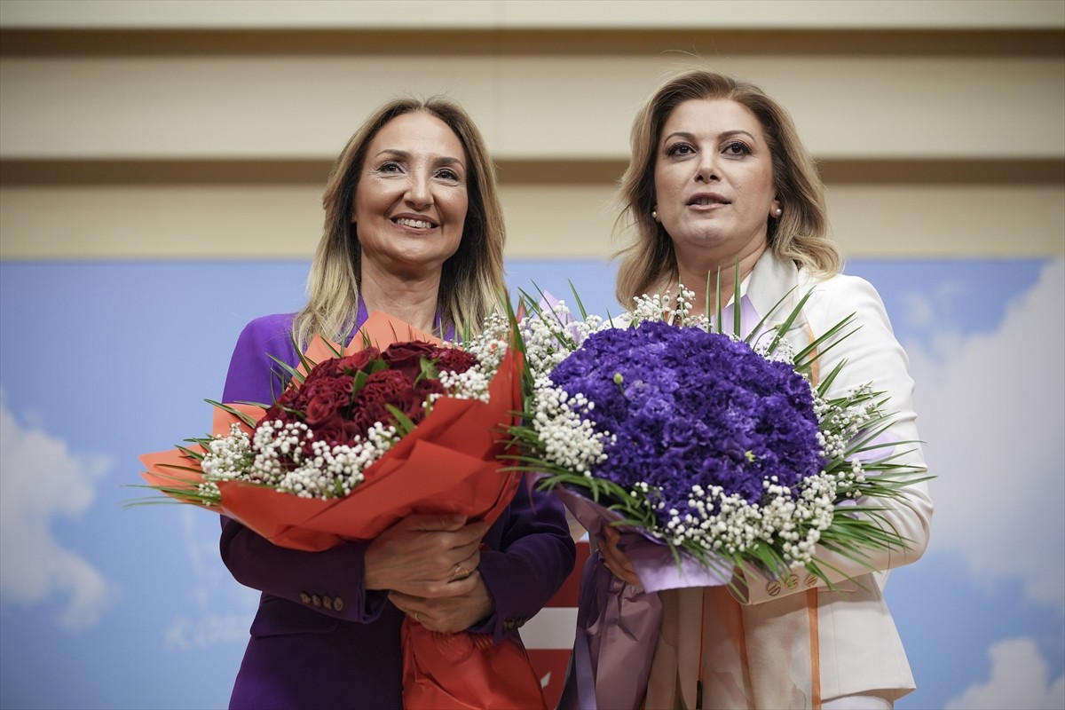 CHP'de 4 Ağustos Pazar günü yapılan 15. Kadın Kolları Kurultayı'nda Genel Başkanlığa seçilen...
