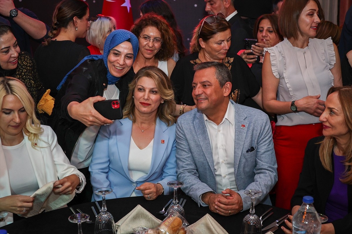 CHP Genel Başkanı Özgür Özel, CHP Kadın Kolları 15. Olağan Kurultayı öncesinde başkan adayları ve...