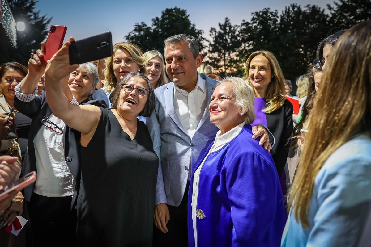 CHP Genel Başkanı Özgür Özel, CHP Kadın Kolları 15. Olağan Kurultayı öncesinde başkan adayları ve...
