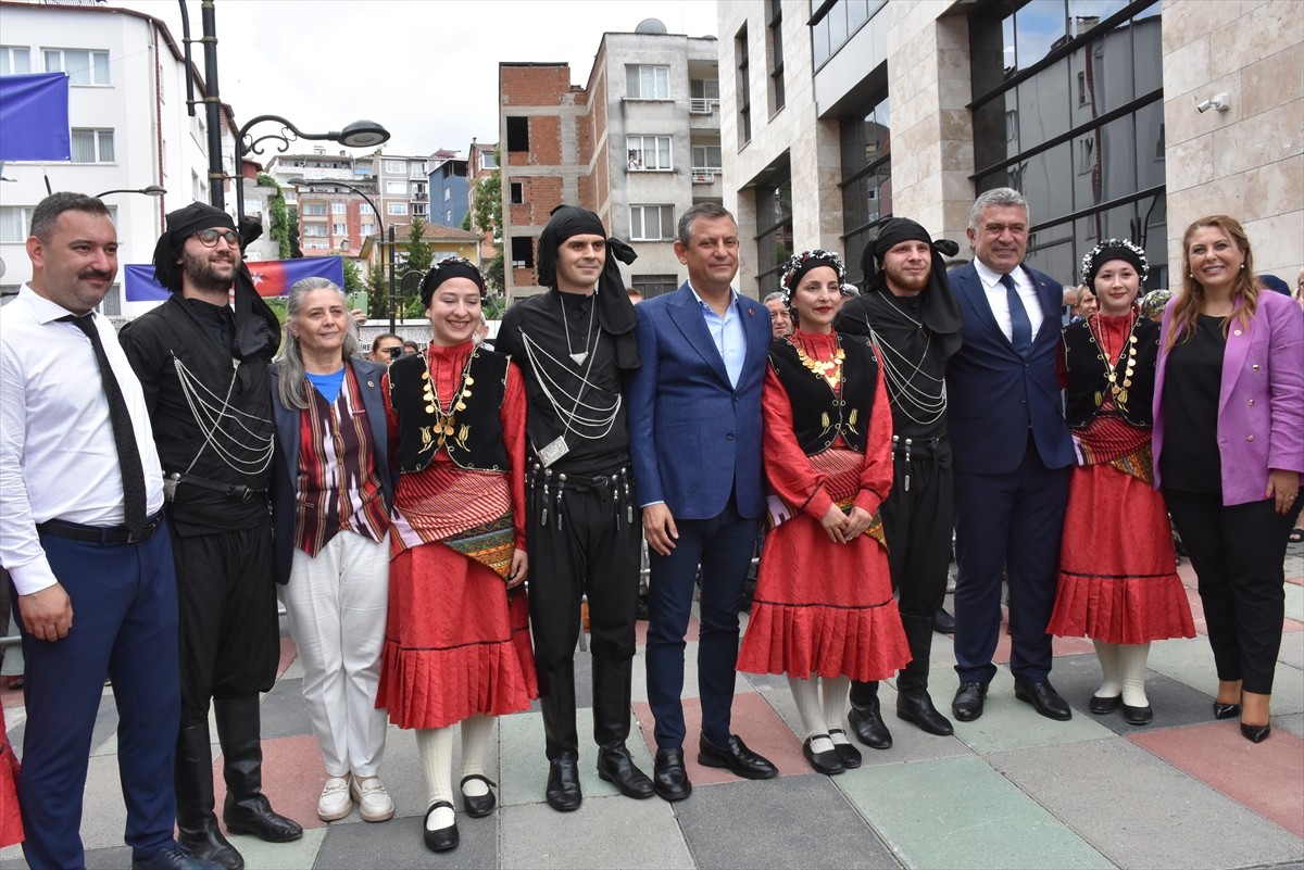 CHP Genel Başkanı Özgür Özel, partisinin Giresun İl Başkanlığını ziyaret etti. Özel'e ziyaret...