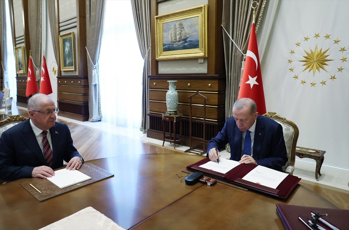 Cumhurbaşkanı Recep Tayyip Erdoğan başkanlığında yapılan Yüksek Askeri Şura (YAŞ) toplantısı sona...