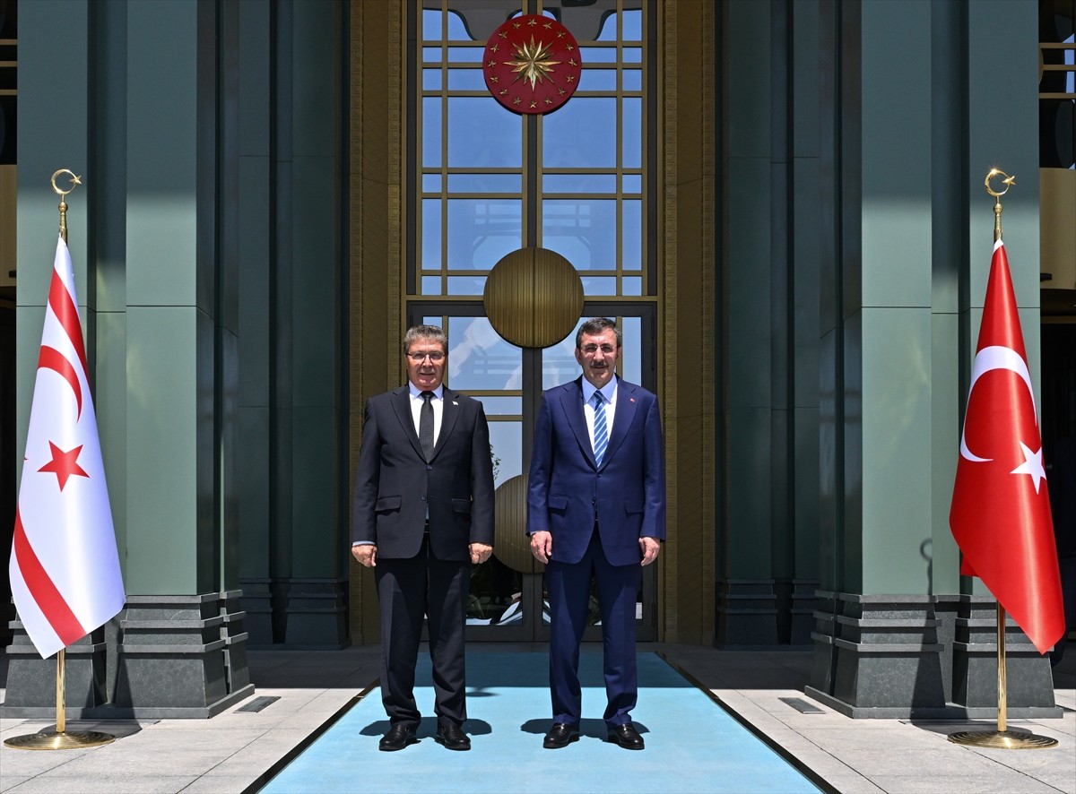 Cumhurbaşkanı Yardımcısı Cevdet Yılmaz (sağda), Kuzey Kıbrıs Türk Cumhuriyeti (KKTC) Başbakanı...