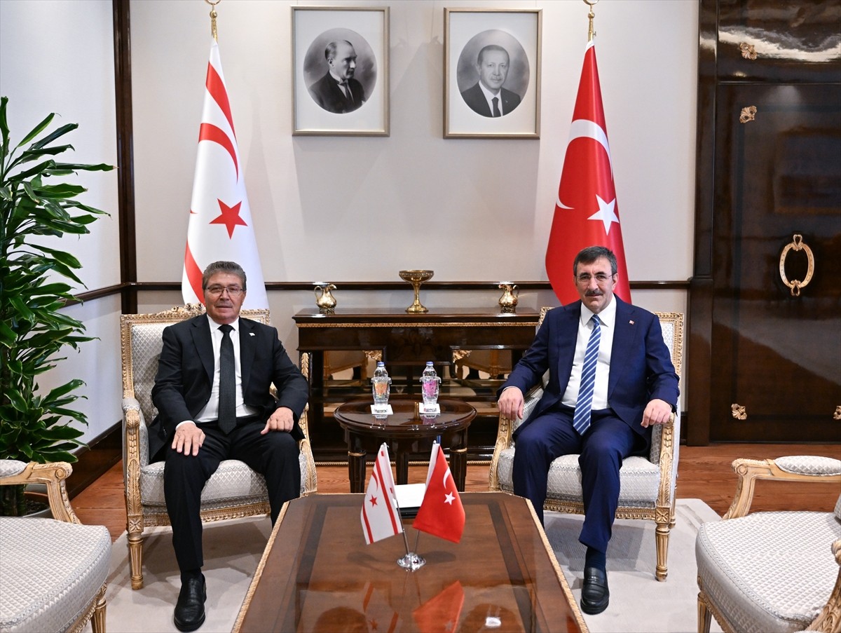 Cumhurbaşkanı Yardımcısı Cevdet Yılmaz (sağda), Kuzey Kıbrıs Türk Cumhuriyeti (KKTC) Başbakanı...