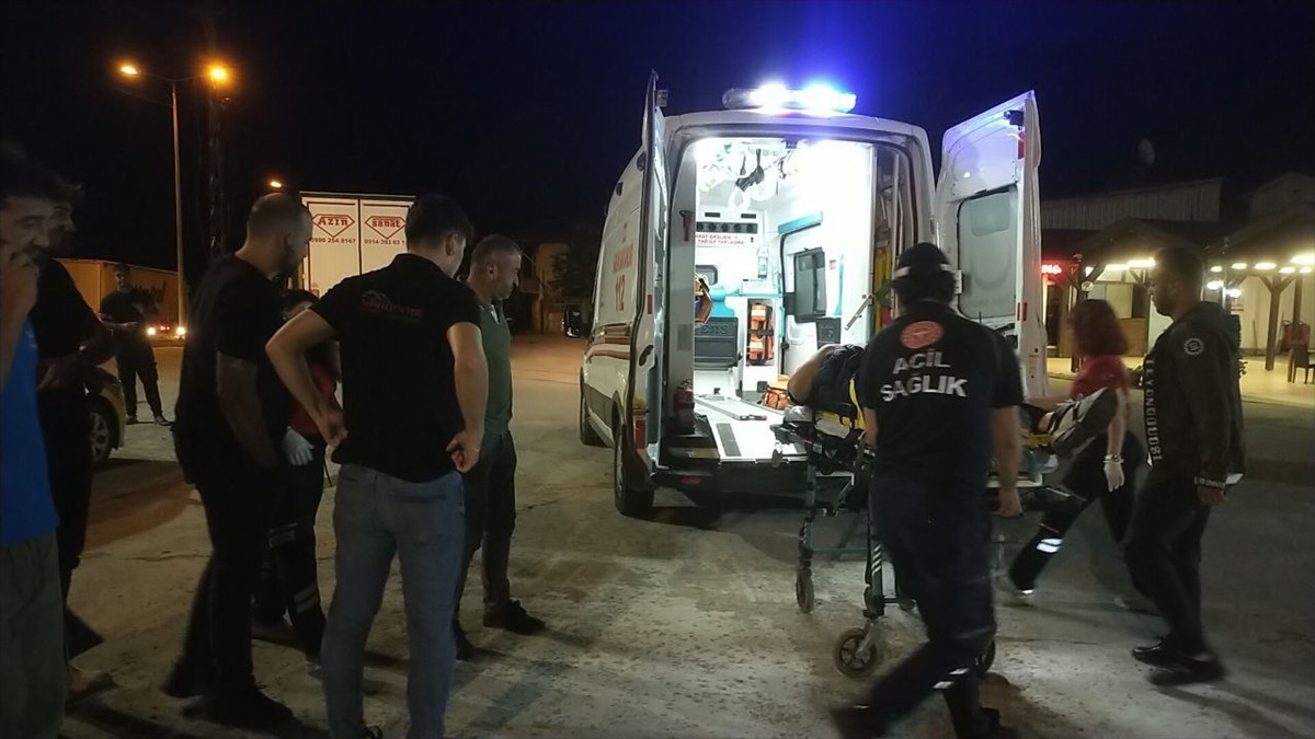 D-100 kara yolunun Bolu Dağı kesiminde freni tutmayan tırın taksiye çarpması sonucu 1 kişi...