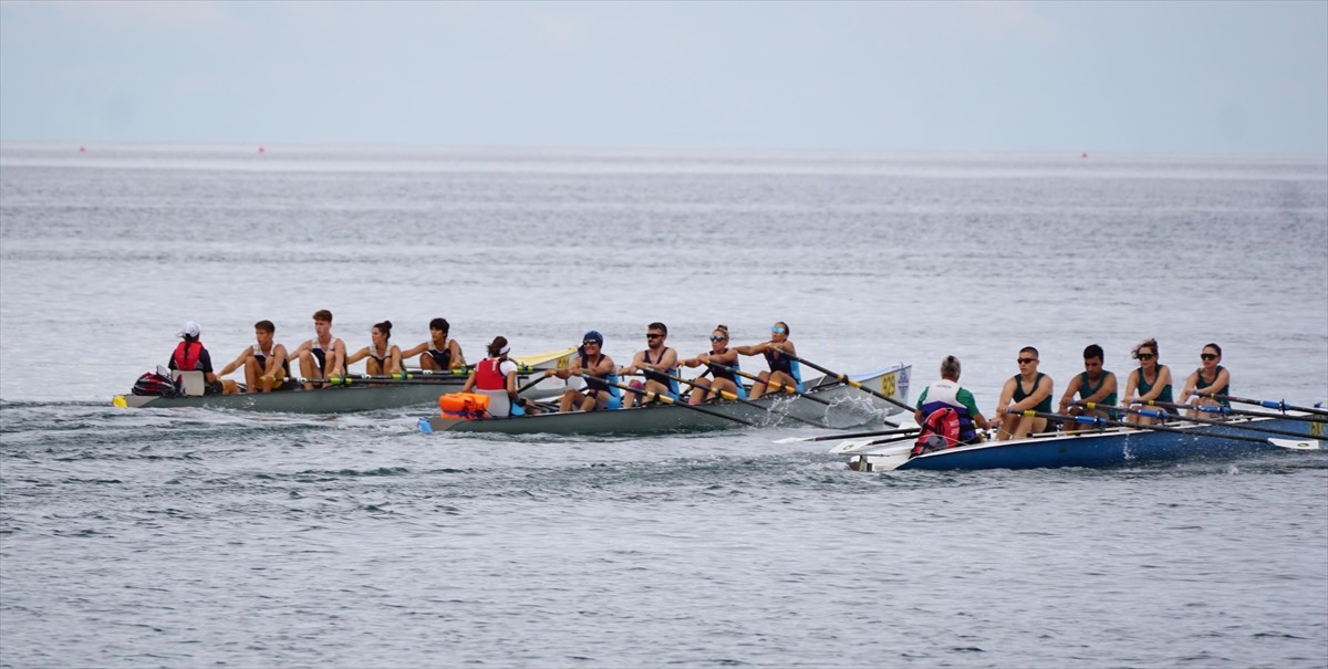 Deniz Küreği Türkiye Şampiyonası, 14 kulüpten 250 sporcunun katılımıyla Rize'de başladı.