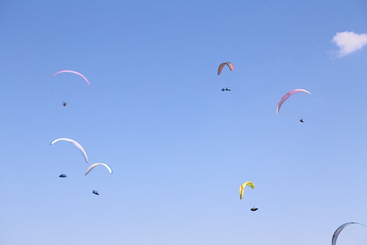 Denizli'nin Çameli ilçesindeki 2 bin 150 rakımlı Yaylacık Dağı'nda düzenlenen 2024 Yamaç Paraşütü...