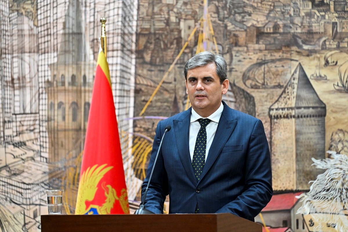 Dışişleri Bakanı Hakan Fidan (sağda) ve Karadağ Başbakan Yardımcısı ve Dışişleri Bakanı Ervin...