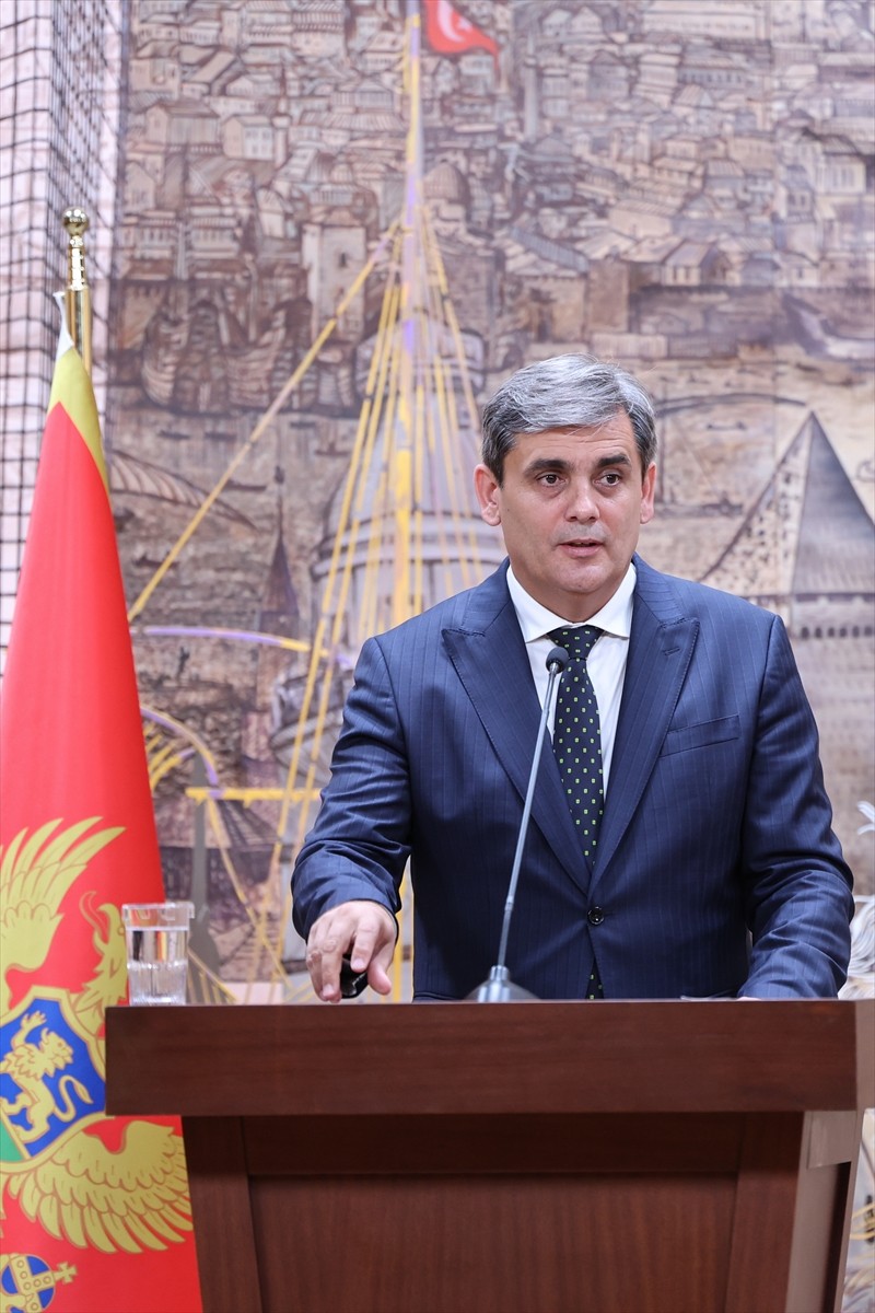 Dışişleri Bakanı Hakan Fidan (sağda) ve Karadağ Başbakan Yardımcısı ve Dışişleri Bakanı Ervin...