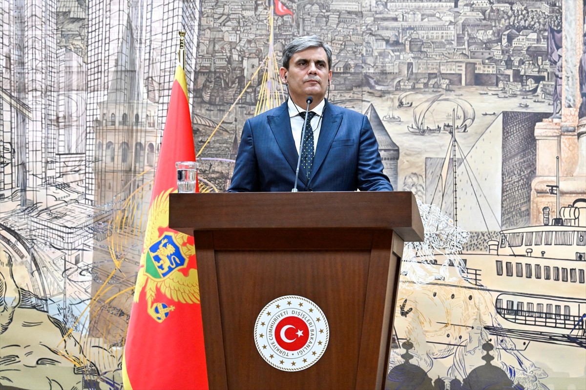 Dışişleri Bakanı Hakan Fidan (sağda) ve Karadağ Başbakan Yardımcısı ve Dışişleri Bakanı Ervin...