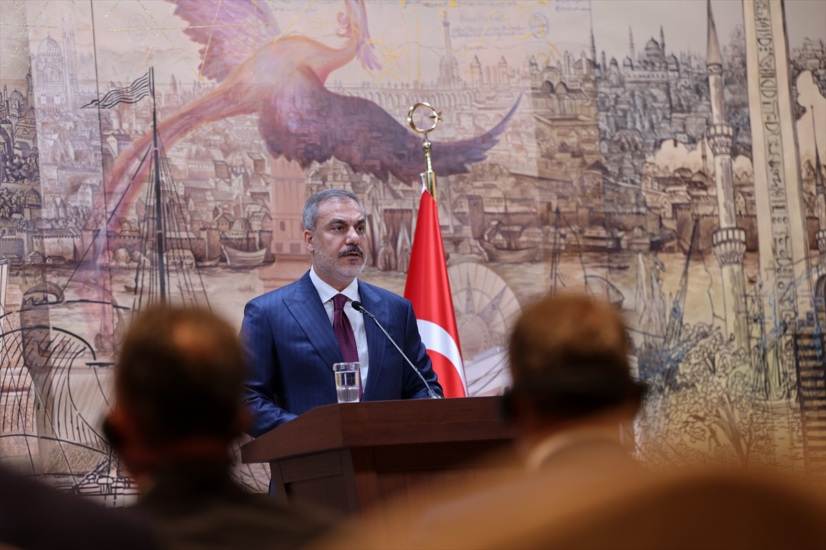 Dışişleri Bakanı Hakan Fidan (sağda) ve Karadağ Başbakan Yardımcısı ve Dışişleri Bakanı Ervin...