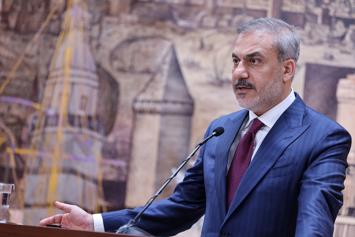 Dışişleri Bakanı Hakan Fidan (sağda) ve Karadağ Başbakan Yardımcısı ve Dışişleri Bakanı Ervin...