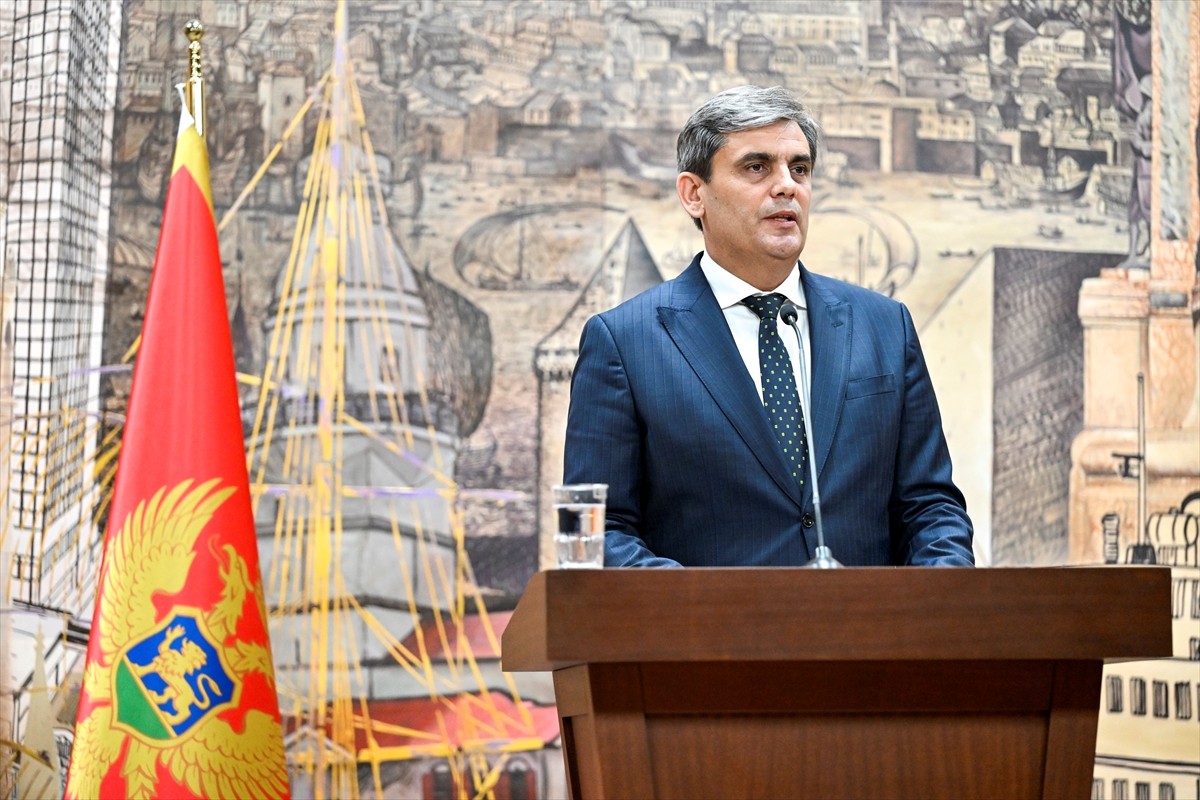 Dışişleri Bakanı Hakan Fidan (sağda) ve Karadağ Başbakan Yardımcısı ve Dışişleri Bakanı Ervin...