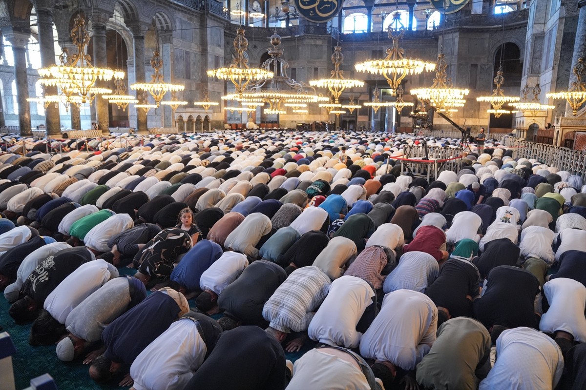 Diyanet İşleri Başkanı Prof. Dr. Ali Erbaş, Ayasofya-i Kebir Cami-i Şerifi'nde cuma namazında...