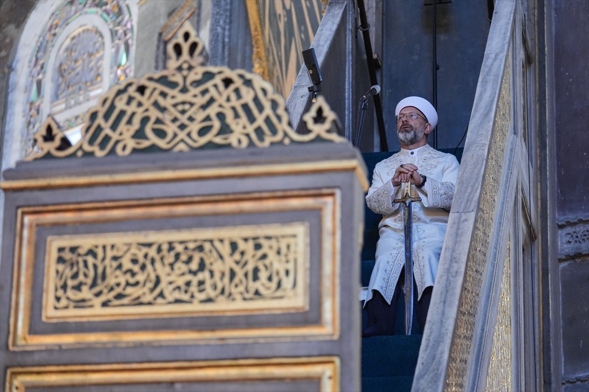 Diyanet İşleri Başkanı Prof. Dr. Ali Erbaş, Ayasofya-i Kebir Cami-i Şerifi'nde cuma namazında...