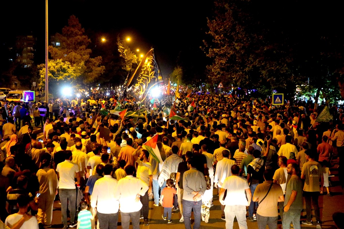 Diyarbakır'da, Hamas Siyasi Büro Başkanı İsmail Heniyye'nin suikasta uğraması ve İsrail'in...