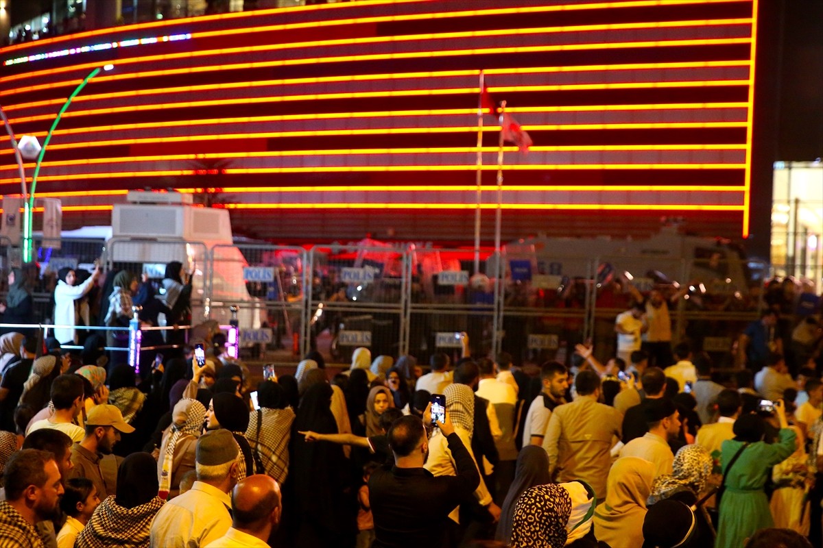 Diyarbakır'da, Hamas Siyasi Büro Başkanı İsmail Heniyye'nin suikasta uğraması ve İsrail'in...