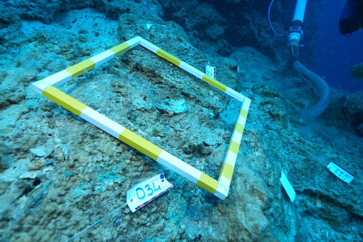  Dünyanın bilinen en eski batığı olarak nitelenen Kumluca Orta Tunç Çağı Batığı'nda arkeologların...