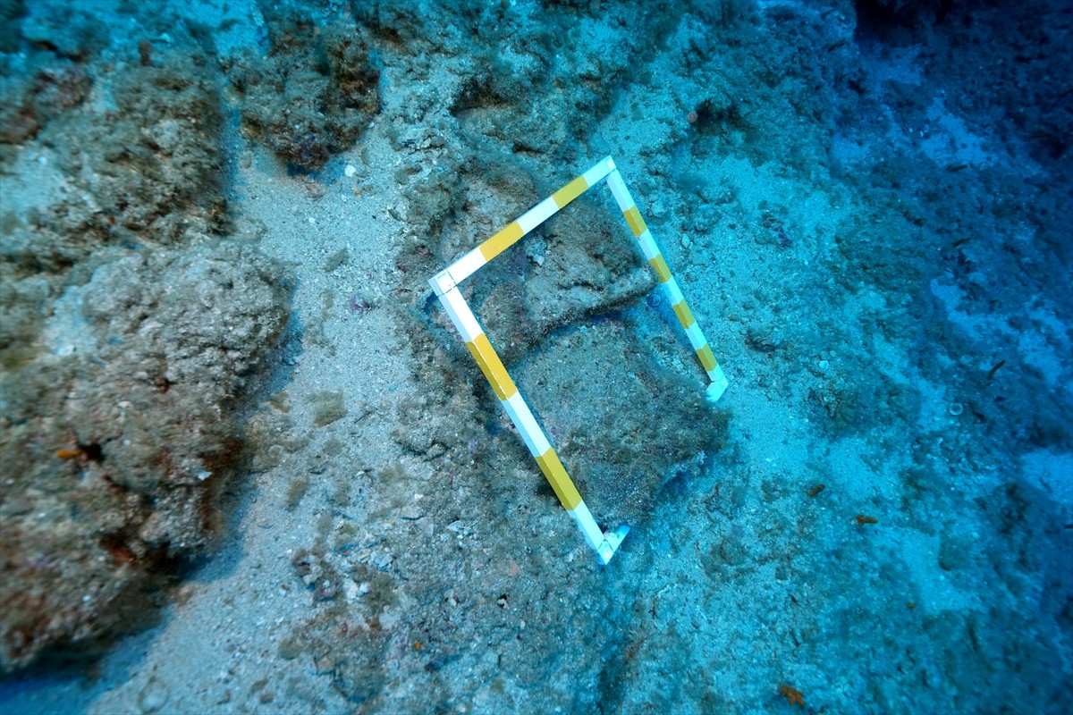  Dünyanın bilinen en eski batığı olarak nitelenen Kumluca Orta Tunç Çağı Batığı'nda arkeologların...