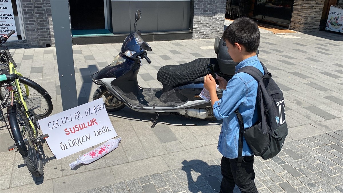 Düzce'de, İsrail'in Filistin halkına yönelik saldırılarını protesto etmek amacıyla...