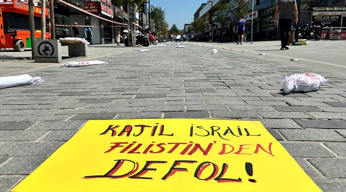 Düzce'de, İsrail'in Filistin halkına yönelik saldırılarını protesto etmek amacıyla...