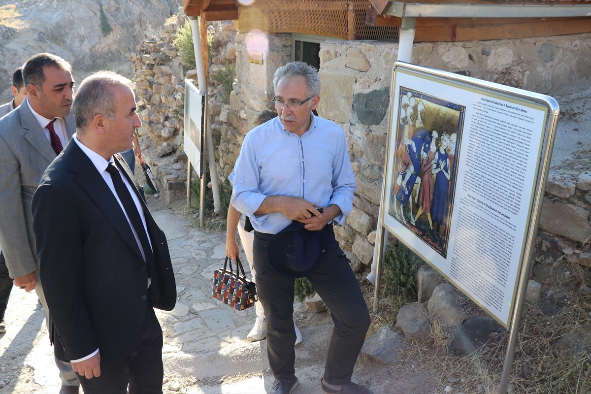 Elazığ Valisi Numan Hatipoğlu, tarihi Harput Mahallesi'nde bulunan Harput Kalesi'nde yürütülen...