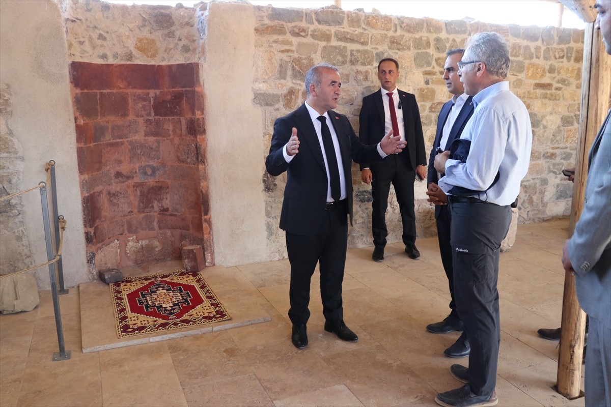 Elazığ Valisi Numan Hatipoğlu, tarihi Harput Mahallesi'nde bulunan Harput Kalesi'nde yürütülen...