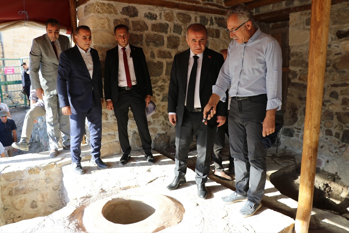 Elazığ Valisi Numan Hatipoğlu, tarihi Harput Mahallesi'nde bulunan Harput Kalesi'nde yürütülen...