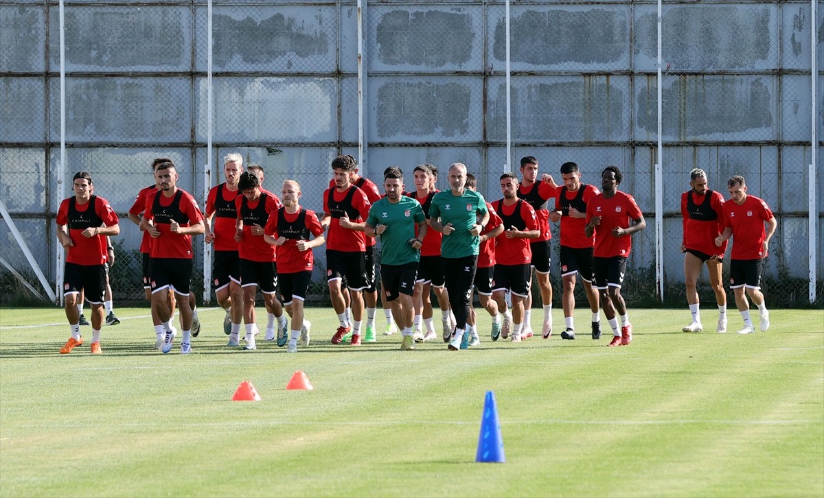 EMS Yapı Sivasspor, Trendyol Süper Lig'in ilk haftasında sahasında Trabzonspor ile yapacağı maçın...