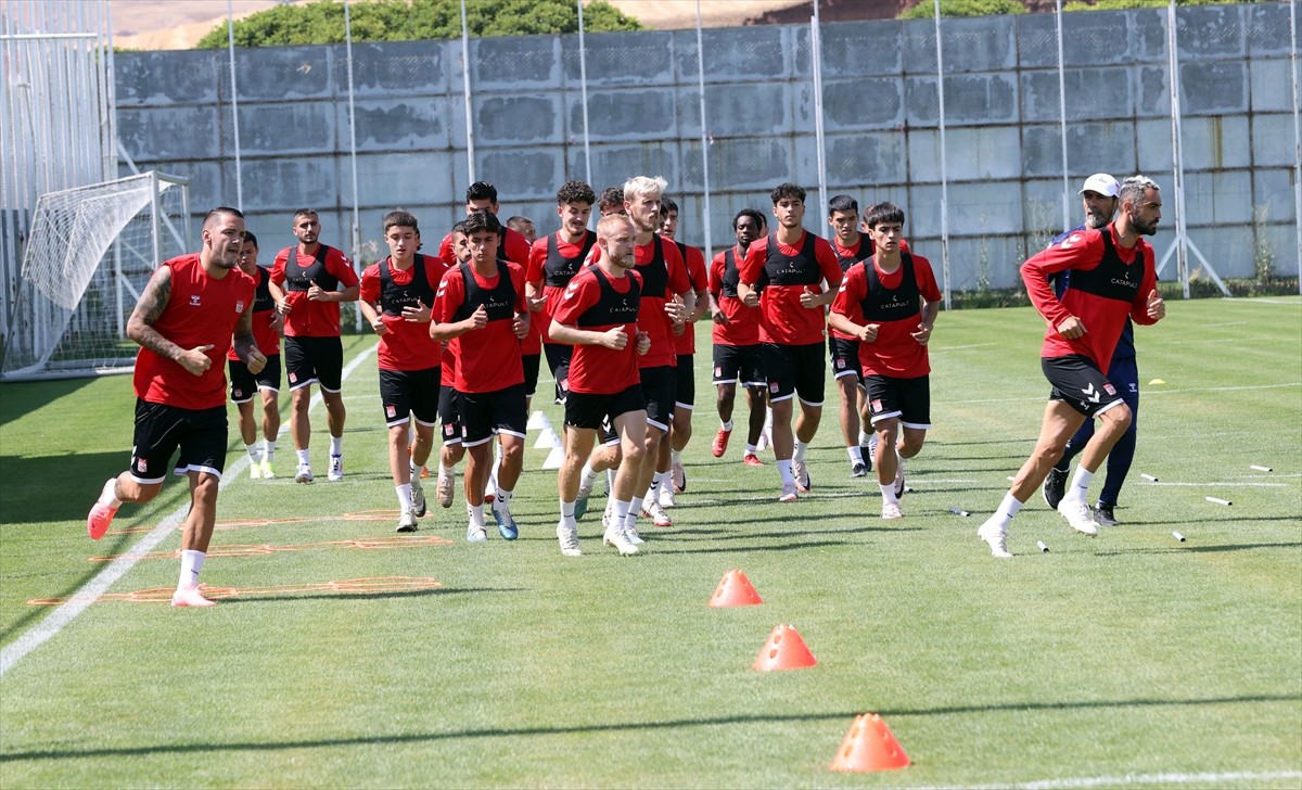 EMS Yapı Sivasspor, Trendyol Süper Lig'in ilk haftasında sahasında Trabzonspor ile yapacağı maçın...