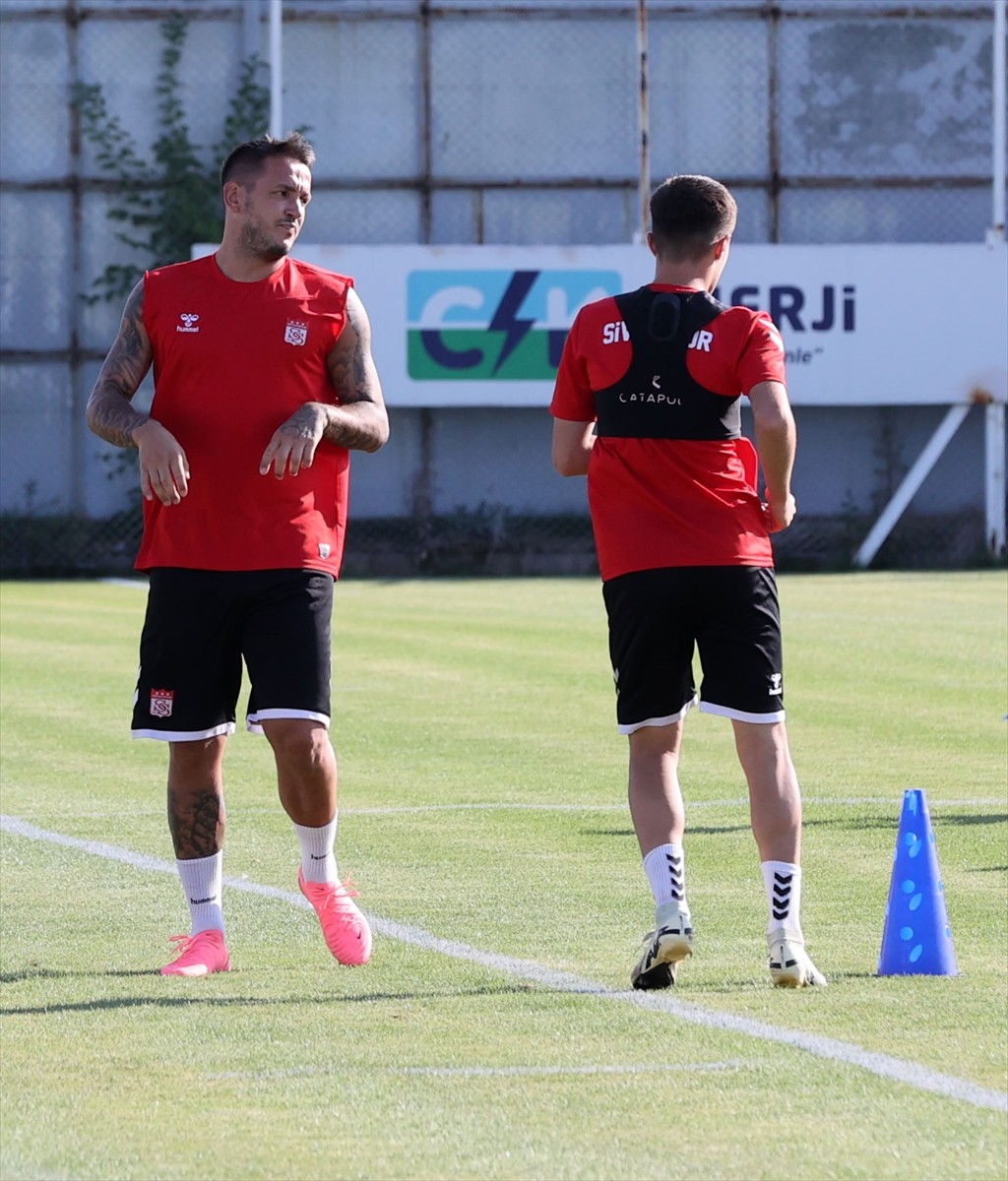 EMS Yapı Sivasspor, Trendyol Süper Lig'in ilk haftasında sahasında Trabzonspor ile yapacağı maçın...