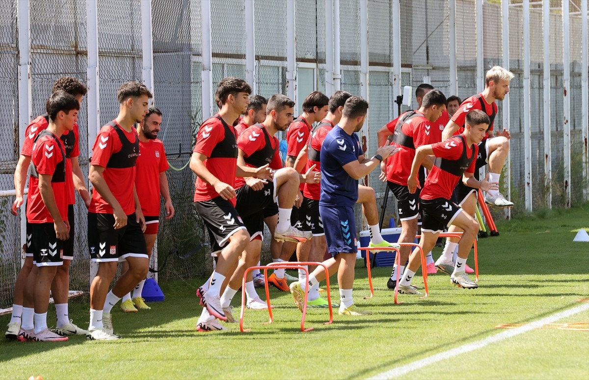 EMS Yapı Sivasspor, Trendyol Süper Lig'in ilk haftasında sahasında Trabzonspor ile yapacağı maçın...