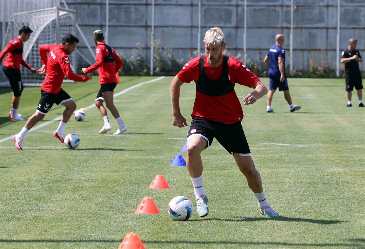 EMS Yapı Sivasspor, Trendyol Süper Lig'in ilk haftasında sahasında Trabzonspor ile yapacağı maçın...