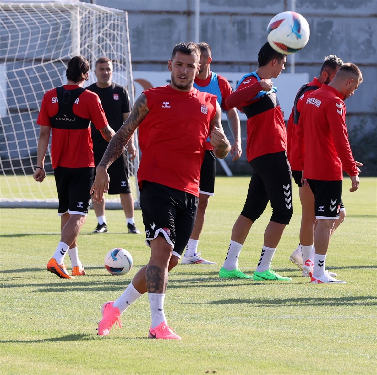 EMS Yapı Sivasspor, Trendyol Süper Lig'in ilk haftasında sahasında Trabzonspor ile yapacağı maçın...