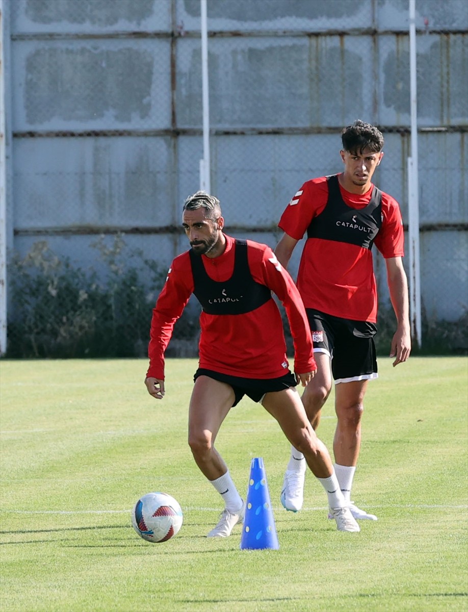 EMS Yapı Sivasspor, Trendyol Süper Lig'in ilk haftasında sahasında Trabzonspor ile yapacağı maçın...