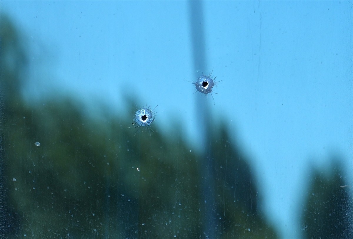 Erzurum'da oto tamiri yapılan bir iş yerine silahlı saldırı gerçekleştirildi. Polis ekipleri olay...