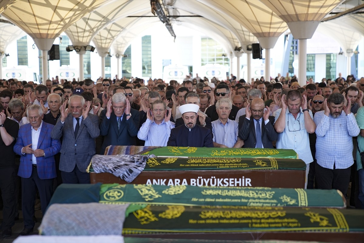 Eski bakanlardan Abdüllatif Şener'in oğlu Bedirhan Şener'in silahla vurarak öldürdüğü anneannesi...